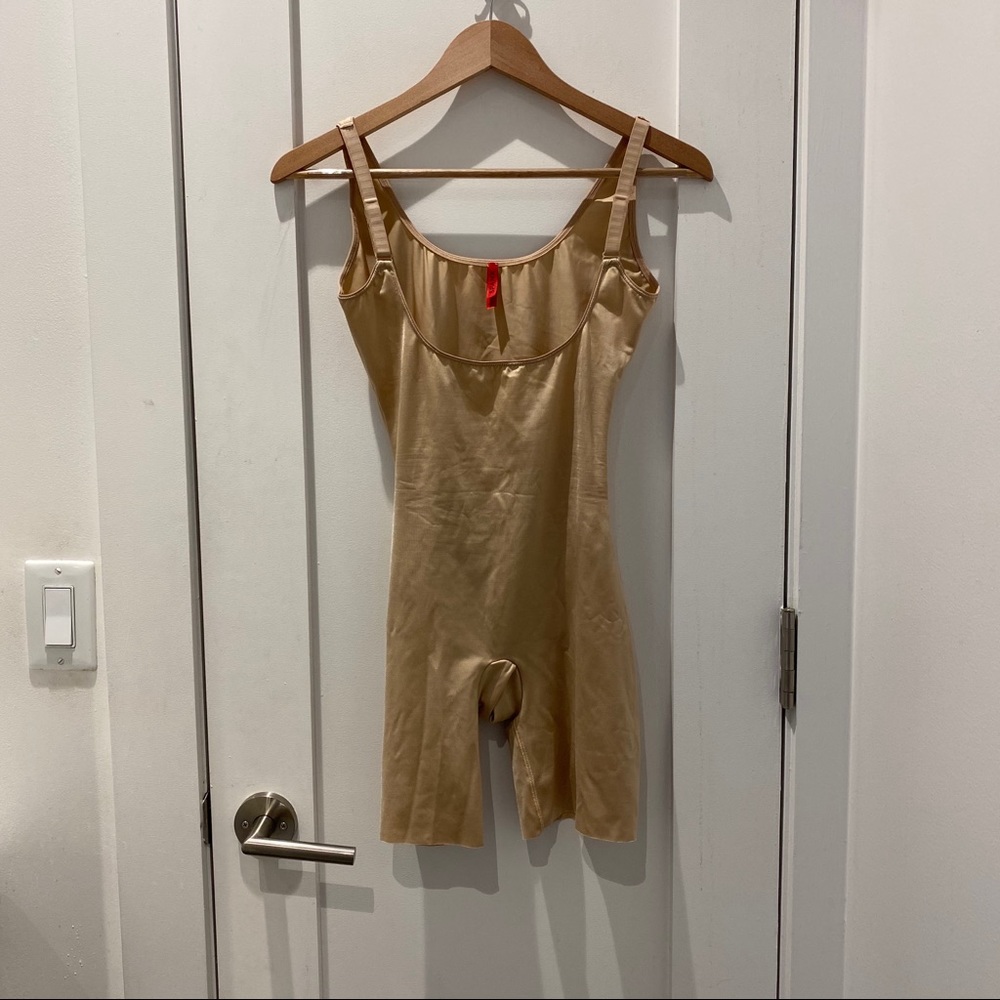 Spanx Simplicity Open-Bust Mid-Thigh Bodysuit - Picture 2 of 3
